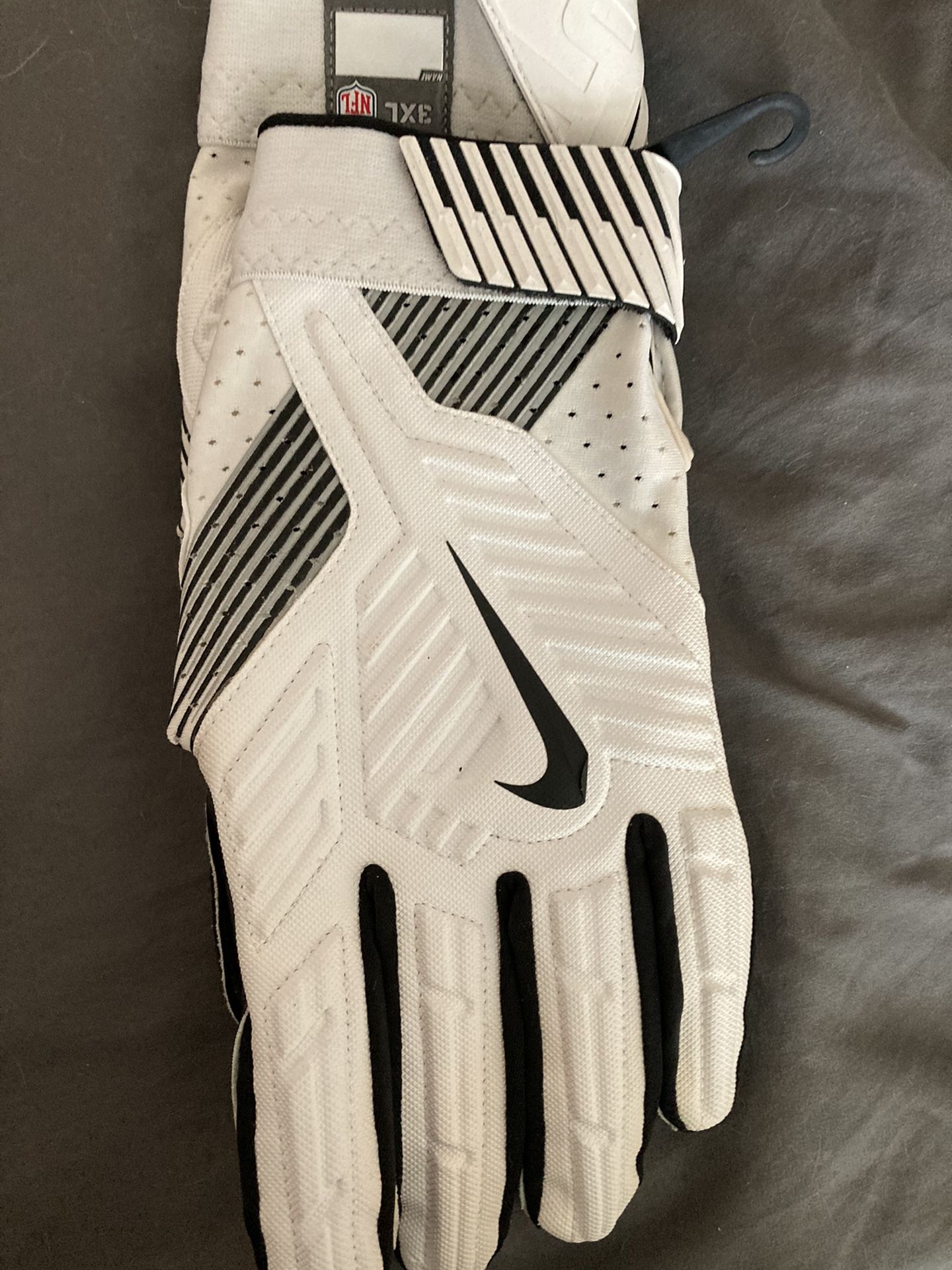 New Nike Football Gloves Lineman Linebacker