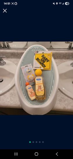 Newborn Baby Bundle Shampoo Lotion Bath Tub