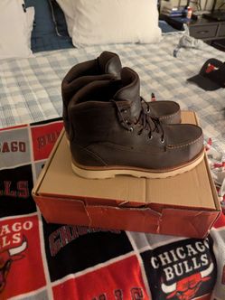 Brad new redwing boots 9 1/2