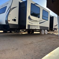 Key features of the 2018 Keystone Sprinter Campfire Edition 29FK