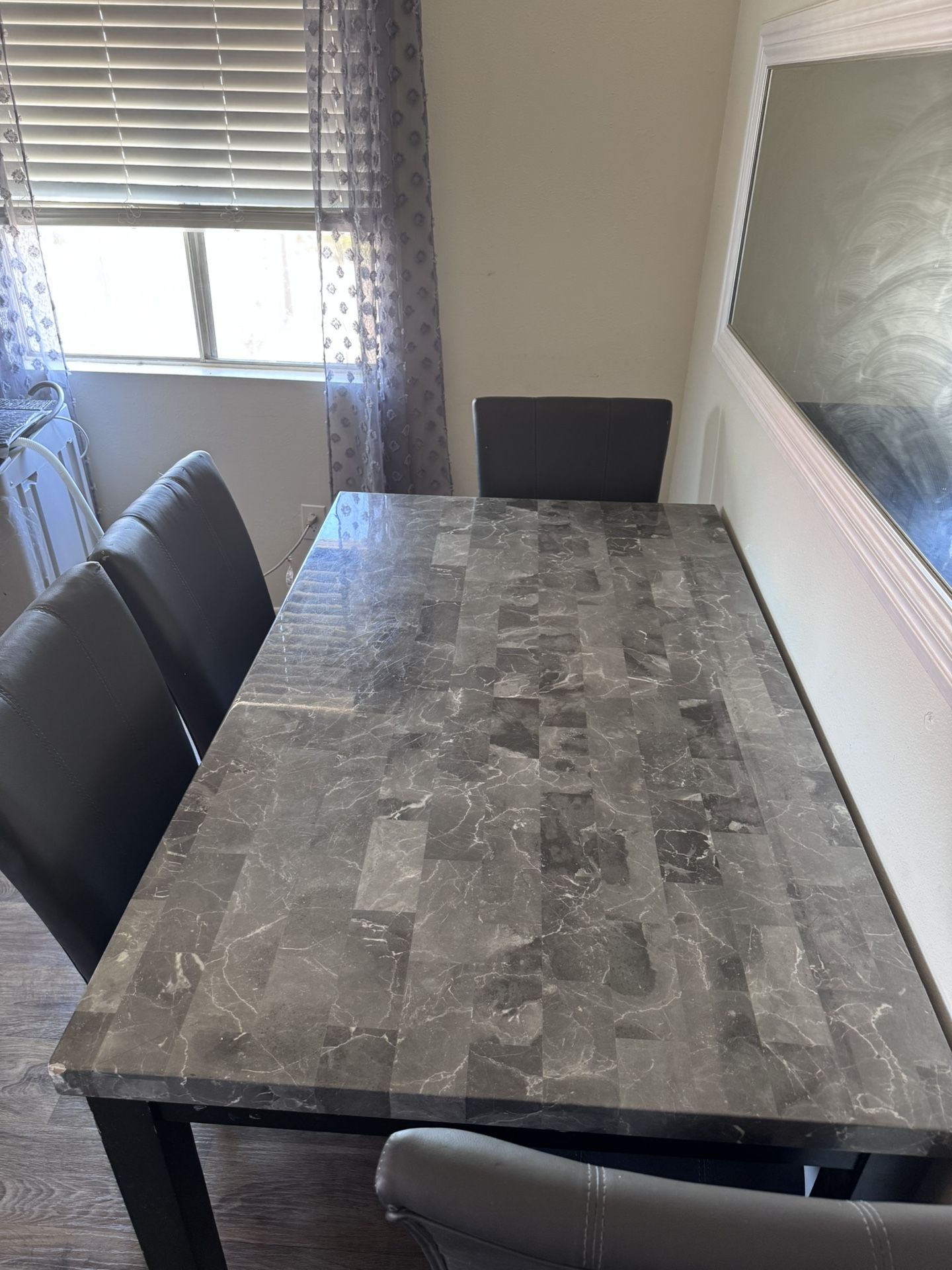 Used Dining Table With 4dining Chairs