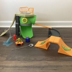 TMNT Turtle Madness Skate Park Playset 