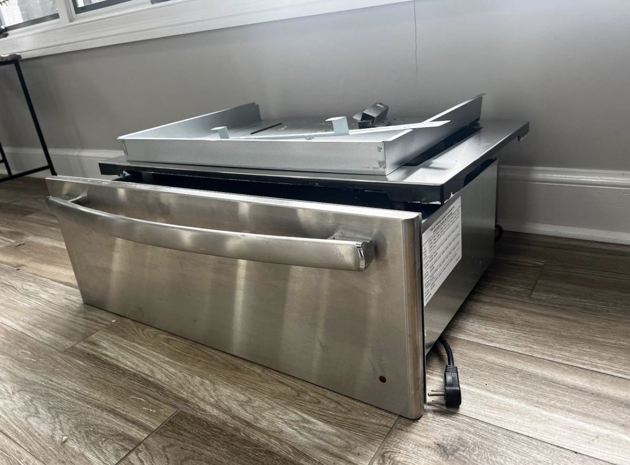 Like New GE 30 in built in warming drawer