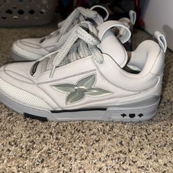 LOUIS VUITTON skate grey size 11