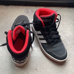 Adidas size 4 1/2 hightops for boys or girls