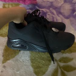 Women Sketchier Slip Resistant -NEED IT GONE !! —SEND BEST OFFER !