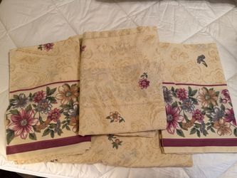 Set of Full Size Sheets includes 2 pillowcases, flat sheet and fitted sheet