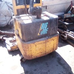 Forklift And  Bucket Lift For sale  $2000