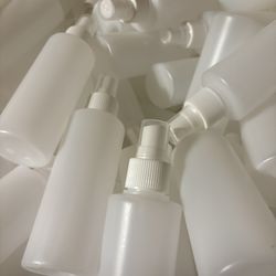 Botes Con Spray Están Nuevos  a 25 Cents Cada Uno