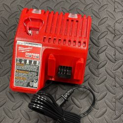 Milwaukee Battery Charger 
