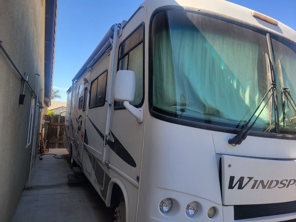 32 Ft Windsport Motorhome 2007 Good Condition