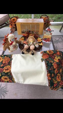 Thanksgiving decorations, all included