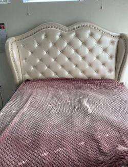Queen Bedframe