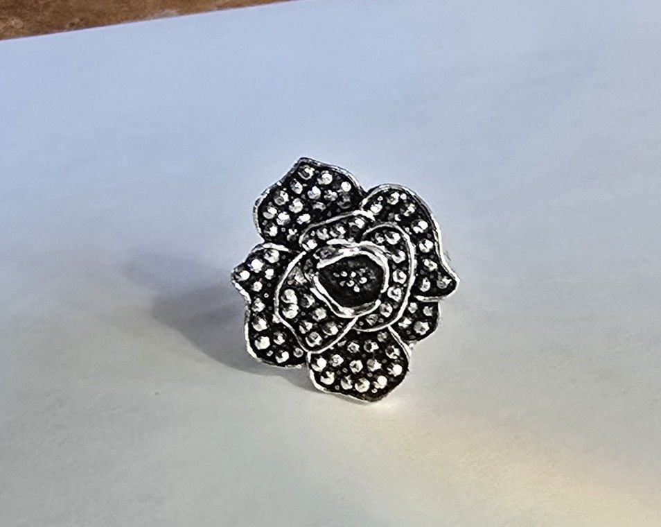 ROSE BLING FLOWERBURST NEW SIZE 6 QUALITY TITANIUM SILVER TRENDSETTER RING