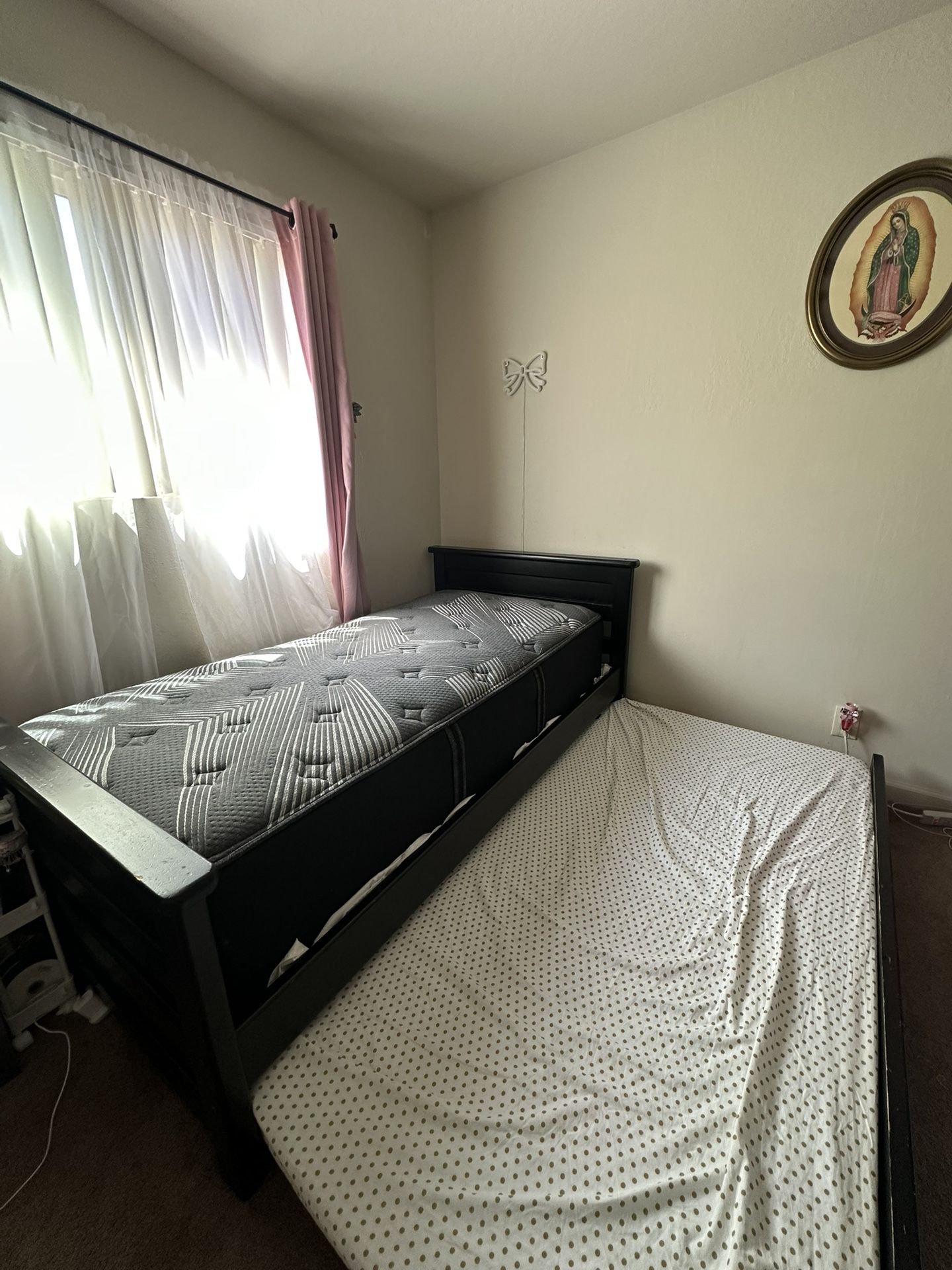 2 Twin And 1 Trundle