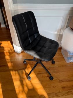 Adjustable desk chair in great condition Adjustable desk chair in great condition