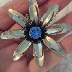 Vtg.very Unique Silver tone & Blue Crystal Flower Pin