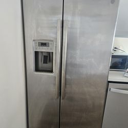 GE Refrigerator (Dual Door)