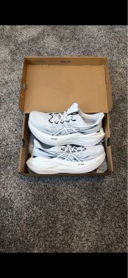 $150 ASICS Men Size 8