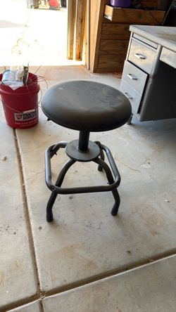 Hydraulic shop chair