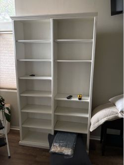 Adjustable book shelf