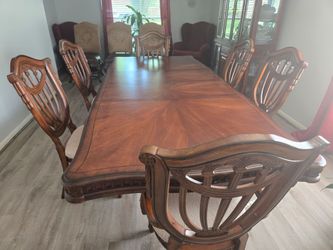 Dining room table and 6 chairs