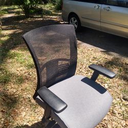 ADJUSTABLE MESH BACK OFFICE CHAIR 