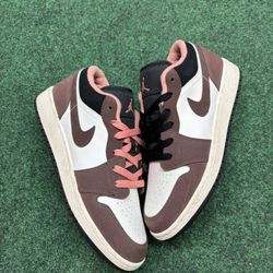 JORDAN 1 LOW MOCHA SIZE 6.5Y