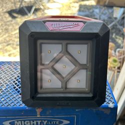 Milwaukee M12 Light With Battery