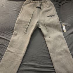 Un Cuffed Essentials Sweatpants 