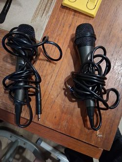 2 microphones