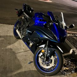 Yamaha R7