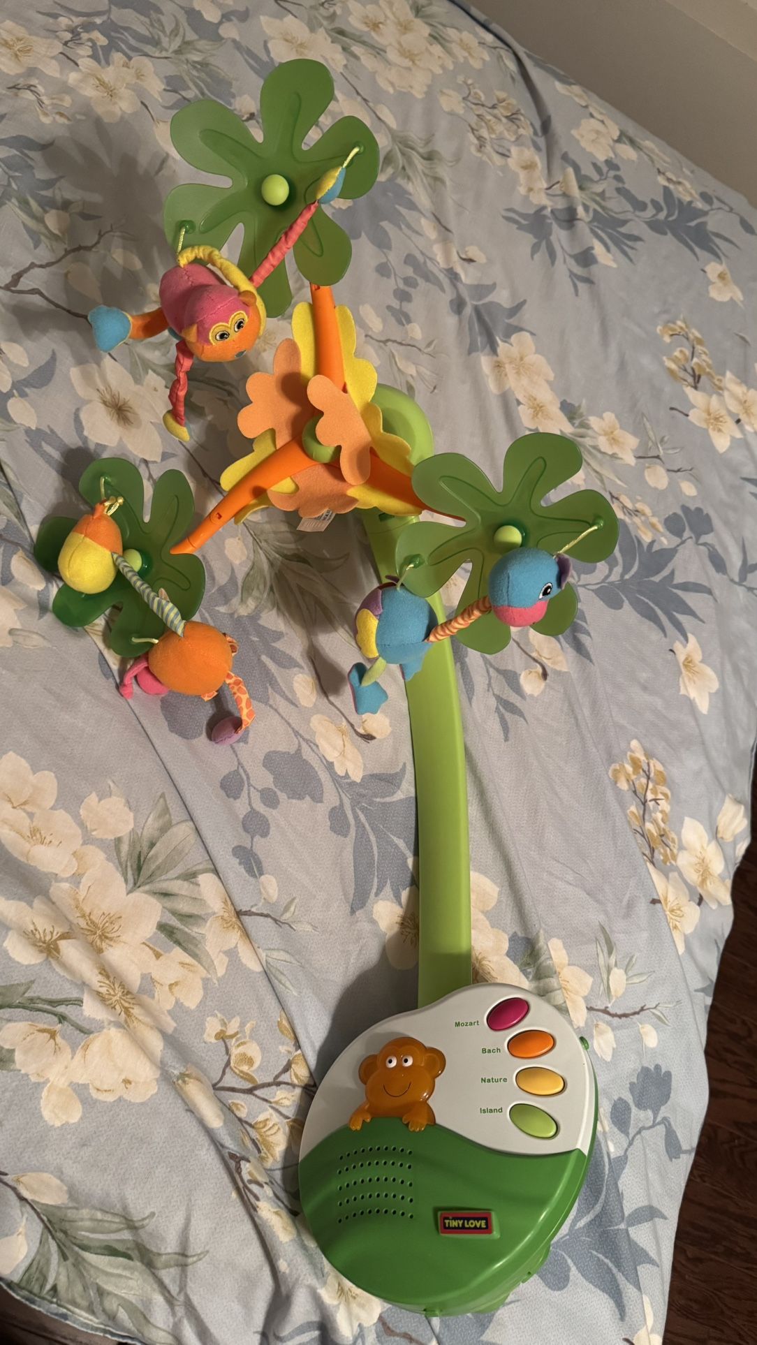 Crib mobile