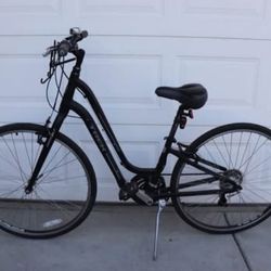 Black Trek Verve 1 Hybrid Bicycle 