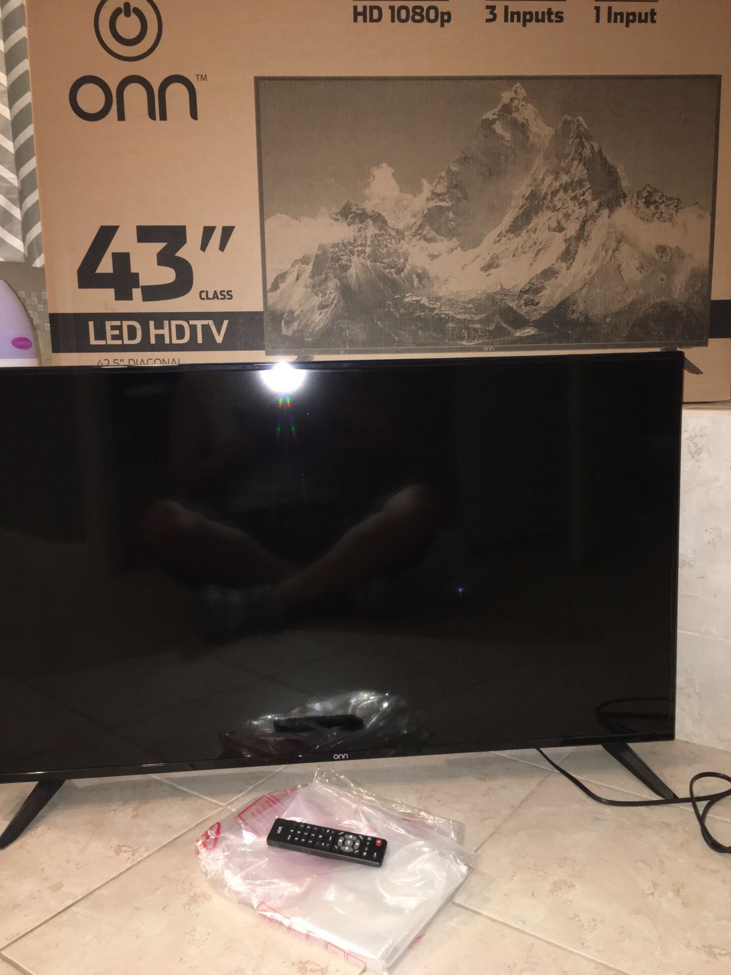 Brand new 43” Onn tv and leather chair