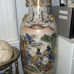 Set Of 2 Oriental Vases