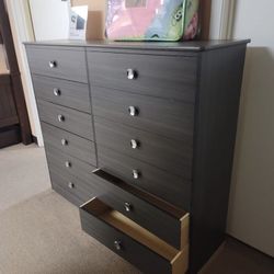 DRESSER 12 DRAWERS