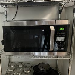 Black + Decker Microwave Oven 