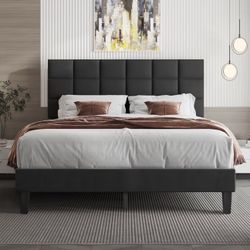 Queen Bed Like New  (Matress INCLUDED )