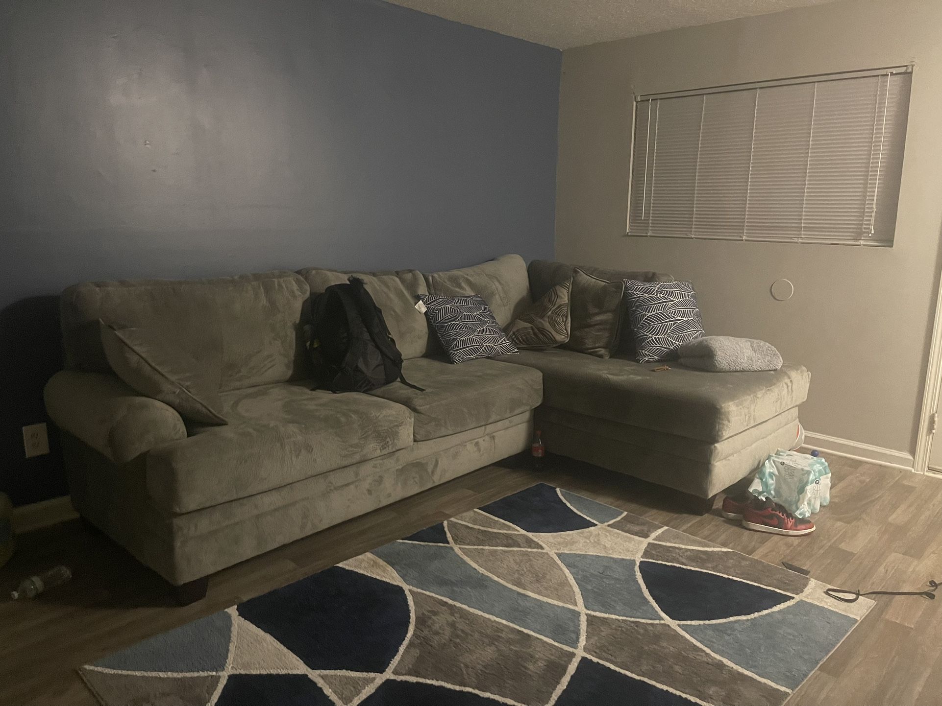 GREY SECTIONAL COUCH