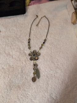 Unsigned beaded necklace with uranium beads