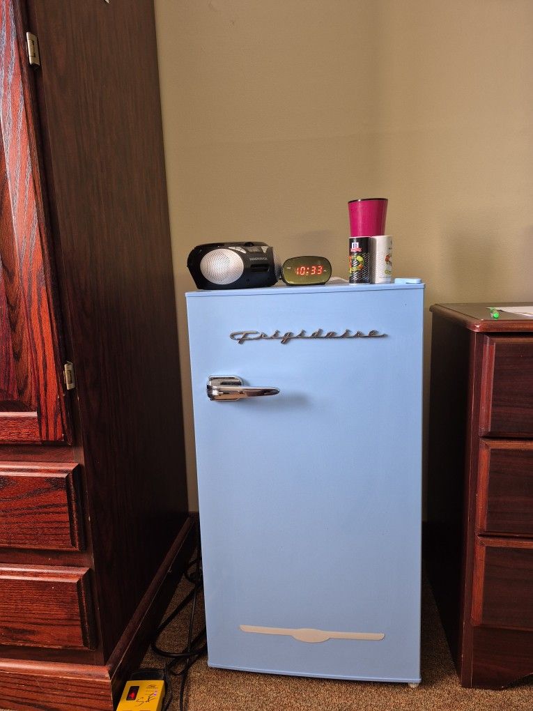Frigidaire Refrigerator 100.00