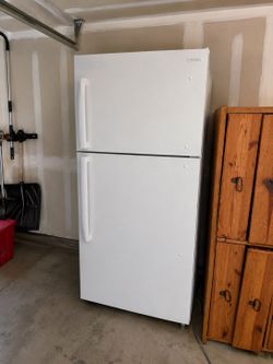 Insignia refrigerator fridge