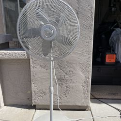 Lasko 18"Oscillating Pedestal Fan 