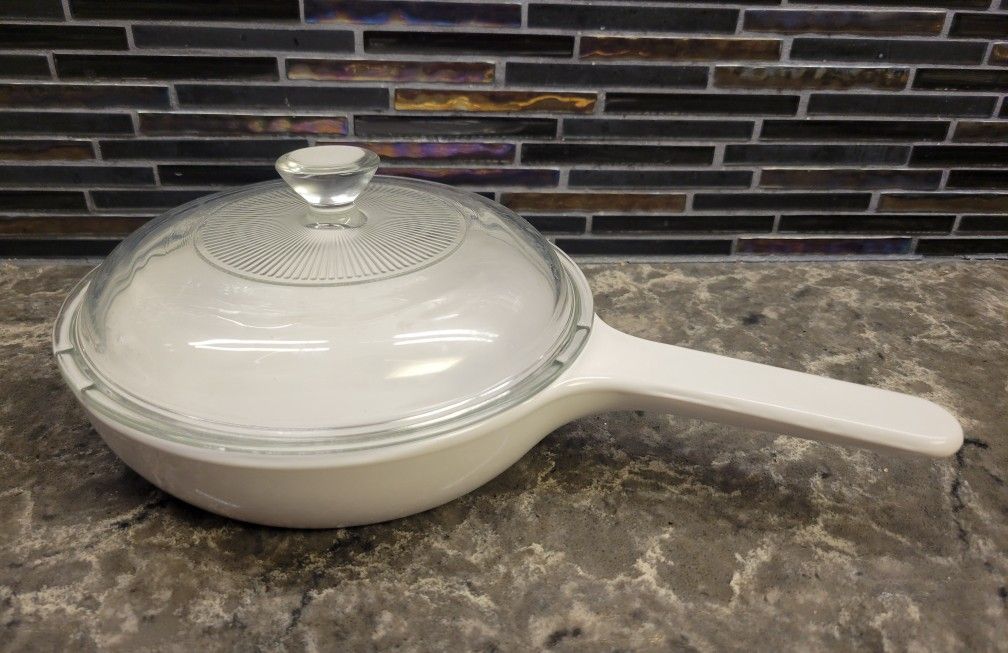 VINTAGE PYREX CORNING WARE WHITE 7.5" SKILLET RANGE TOPPER FRYING PAN W/ LID USA