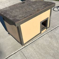 Small Wood  Dog House In Great Shape 