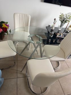 Small Round dinning table for 4