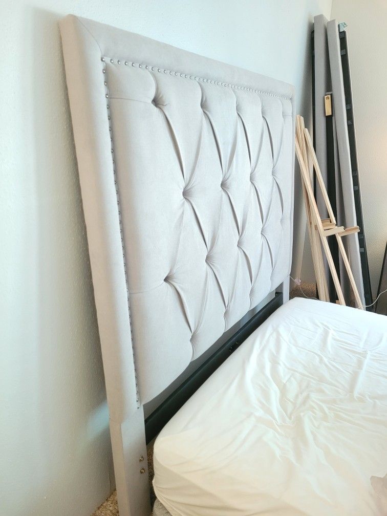 Rooms To Go Queen Size Bed Frame for Sale in Spring, TX OfferUp