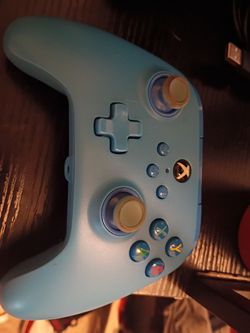 Xbox controller and Nintendo Switch Joy-Con Grip