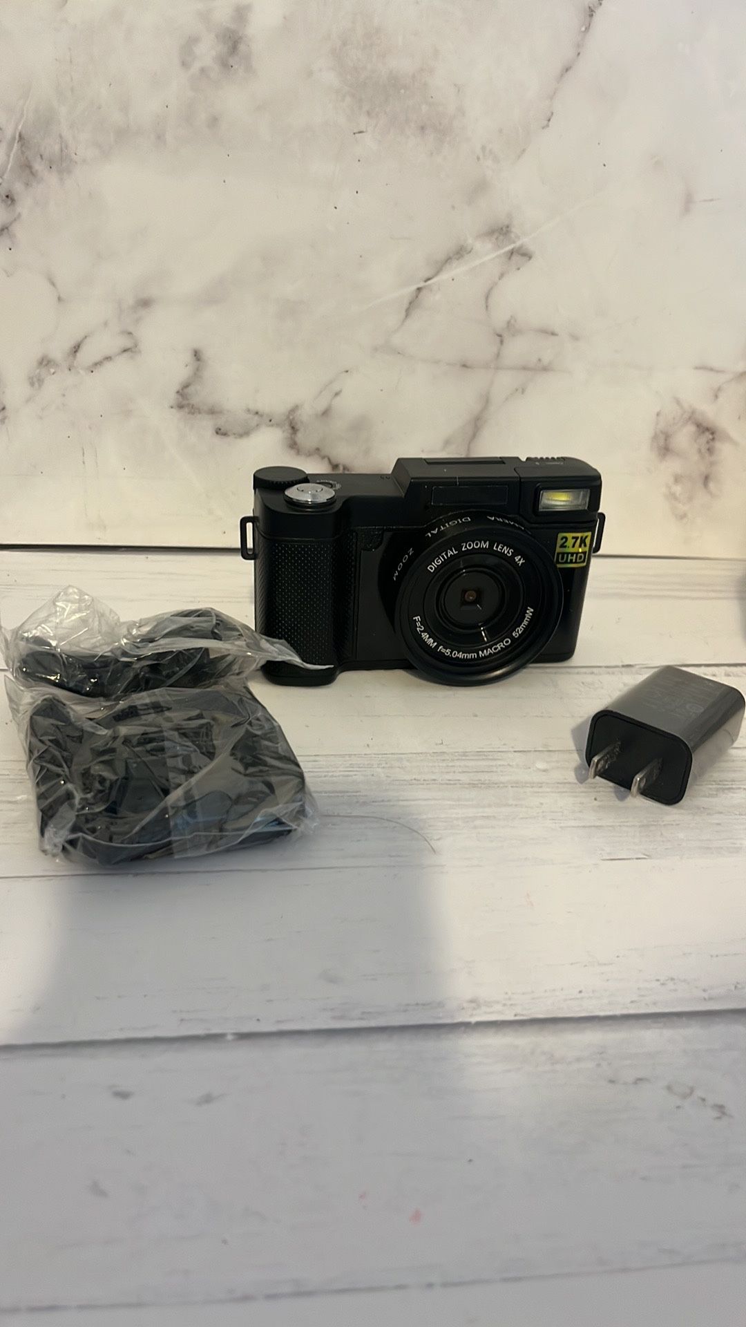 2.7k digital camera! Perfect camera for begging bloggers! Never used